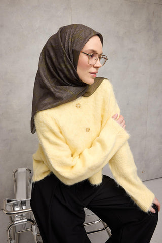 Pamuk Polyester Soft Eşarp Kına Yeşili Geometrik Desenli Kaymaz Tok Duruşlu
                90X90
