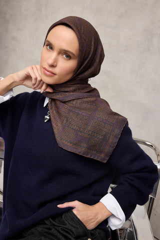 Pamuk Polyester Soft Eşarp Koyu Gri Geometrik Desenli Kaymaz Dokulu Tok Duruşlu 90X90 - Soft Eşarp - | Silk Home