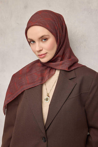 Pamuk Polyester Soft Eşarp Kiremit Geometrik Desenli Kaymaz Dokulu Tok Duruşlu 90X90 - Soft Eşarp - | Silk Home