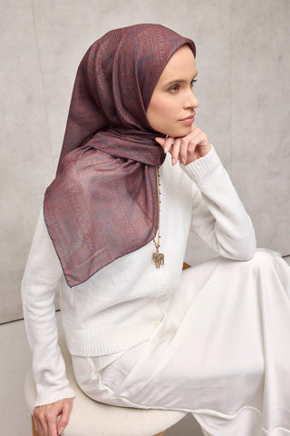 Pamuk Polyester Soft Eşarp Vişne Geometrik Desenli Kaymaz Dokulu Tok Duruşlu
                90X90