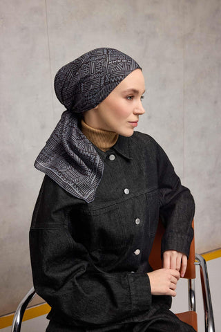 Pamuk Polyester Soft Eşarp Koyu Siyah Geometrik Desenli Kaymaz Dokulu Tok Duruşlu 90X90 - Soft Eşarp - | Silk Home