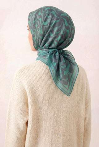 Cotton Blend Scarf, Light Grey, Geometric Wave Pattern, Soft Texture, Non-Slip, 90x90 cm.