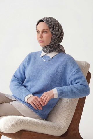 Pamuk Karışımlı Eşarp Açık Gri Geometrik Üçgen Desen Soft Dokulu Kaymaz 90X90 - Soft Eşarp - | Silk Home