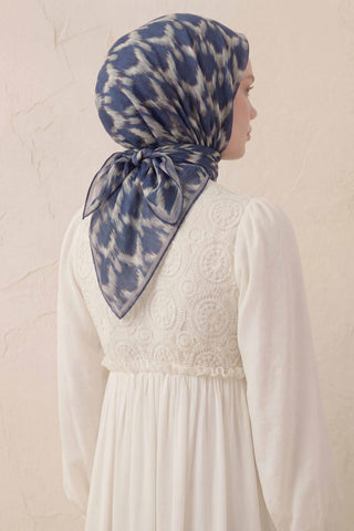 Cotton Blend Scarf, Silver Geometric Triangle Pattern, Soft Texture, Non-Slip, 90x90 cm.