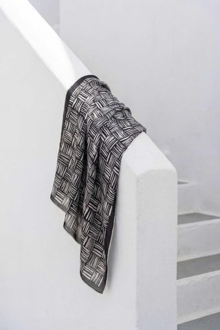 Pamuk Karışımlı Soft Eşarp Çizgi Desen Siyah 90x90 - Soft Eşarp - | Silk Home