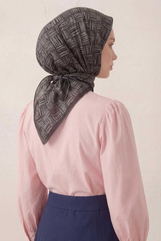 Pamuk Karışımlı Soft Eşarp Çizgi Desen Dumanlı Siyah 90x90 - Soft Eşarp - | Silk Home