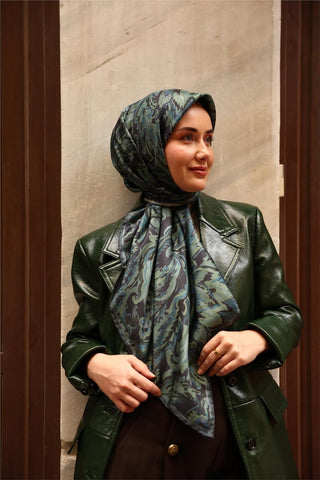 Twill İpek Eşarp Koyu Lacivert-Sisli Yeşil Desenli Tok Duruşlu 90X90