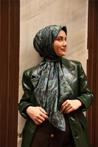 Twill İpek Eşarp Koyu Lacivert-Sisli Yeşil Desenli Tok Duruşlu 90X90