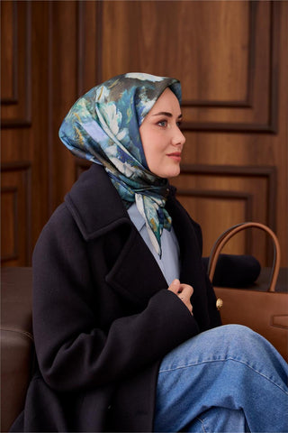 Twill İpek Eşarp Petrol Mavi-Yeşil Desenli Tok Duruşlu 90X90