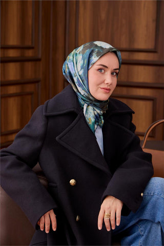 Twill İpek Eşarp Petrol Mavi-Yeşil Desenli Tok Duruşlu 90X90