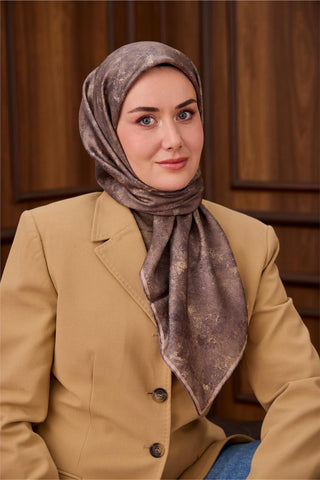 Twill İpek Eşarp Yeşil Kahve–Vizon Desenli Tok Duruşlu 90X90