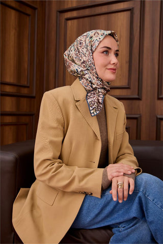 Twill İpek Eşarp Petrol Yeşili–Krem Desenli Tok Duruşlu Kaymaz 90X90