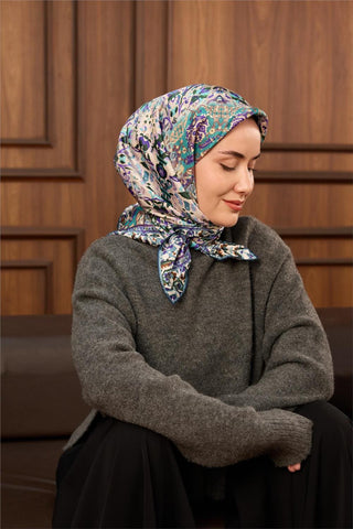 Twill İpek Eşarp Beyaz–Turkuaz Desenli Tok Duruşlu Kaymaz 90X90