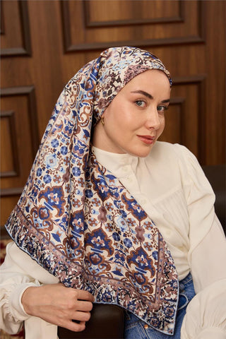 Twill İpek Eşarp Krem–Lacivert Desenli Tok Duruşlu Kaymaz 90X90