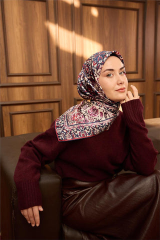 Twill İpek Eşarp Lacivert–Bordo Desenli Tok Duruşlu Kaymaz 90X90