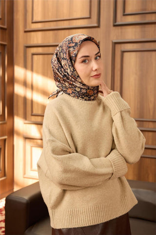 Twill İpek Eşarp Koyu Lacivert–Kahverengi Desenli Tok Duruşlu Kaymaz 90X90