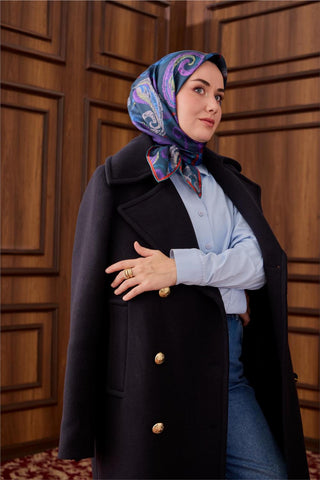 Twill İpek Eşarp Petrol Yeşili–Mor Desenli Tok Duruşlu 90X90