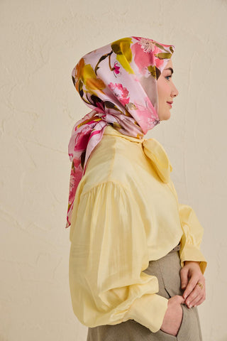 Twill İpek Eşarp Çiçek Desen Pudra Pembe 90x90 - Twill İpek Eşarp - | Silk Home