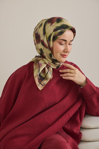 Twill İpek Eşarp Soyut Çiçek Desen Pastel Sarı 90x90 - Twill İpek Eşarp - | Silk Home