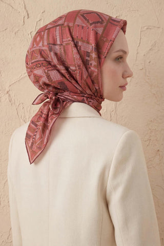Soft Eşarp Geometrik Desen Çilek Pembe 90x90 - Soft Eşarp - | Silk Home
