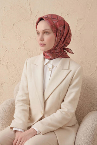 Soft Eşarp Geometrik Desen Çilek Pembe 90x90 - Soft Eşarp - | Silk Home