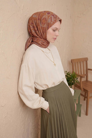 Soft Eşarp Geometrik Desen Fındık Kabuğu 90x90 - Soft Eşarp - | Silk Home