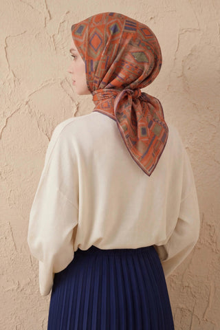 Soft Eşarp Geometrik Desen Narçiçeği 90x90 - Soft Eşarp - | Silk Home