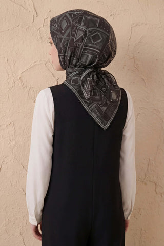Soft Eşarp Geometrik Desen Siyah 90x90 - Soft Eşarp - | Silk Home