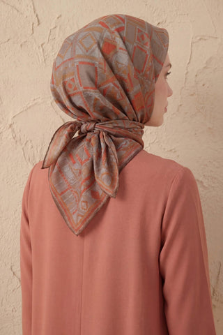 Soft Eşarp Geometrik Desen Uçuk Vizon 90x90 - Soft Eşarp - | Silk Home