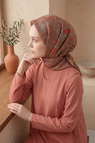 Soft Eşarp Geometrik Desen Uçuk Vizon 90x90 - Soft Eşarp - | Silk Home