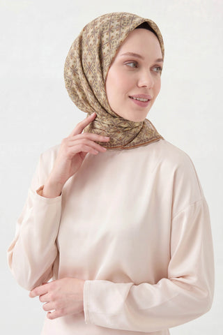 Soft Scarf Minimal Pattern Cream