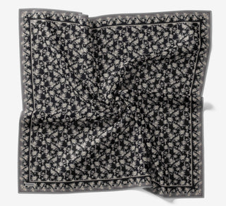 Soft Eşarp Yaprak Desen Siyah 90x90 - Soft Eşarp - | Silk Home