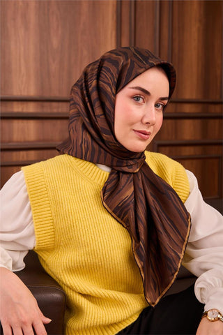 Twill İpek Eşarp Kahverengi Gold Geometrik Desenli Tok Duruşlu 90X90