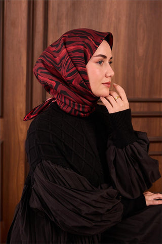 Twill İpek Eşarp Kırmızı Siyah Geometrik Desenli Tok Duruşlu 90X90