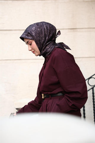 Twill İpek Eşarp Koyu Mor Çiçek Desenli Tok Duruşlu 90X90
