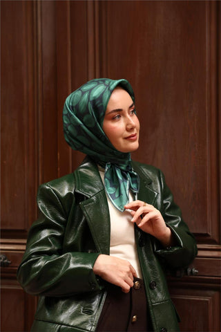 Twill İpek Eşarp Koyu Yeşil Çağla Papatya Desenli Tok Duruşlu 90X90