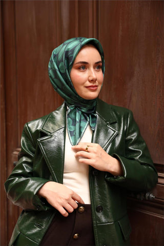 Twill İpek Eşarp Koyu Yeşil Çağla Papatya Desenli Tok Duruşlu 90X90