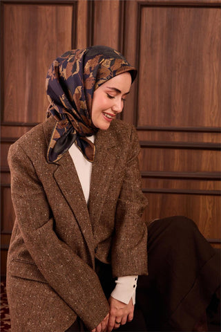 Twill İpek Eşarp Lacivert Çiçek Desenli Tok Duruşlu 90X90