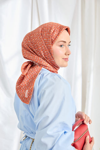 Шелковый платок саржевого плетения Twill «Мини-букет» Гранатовый цветок