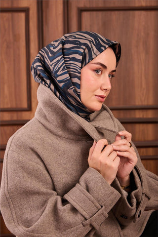 Twill İpek Eşarp Petrol Mavi Vizon Geometrik Desenli Tok Duruşlu 90X90