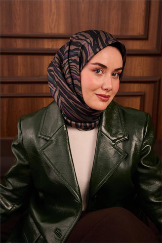 Twill İpek Eşarp Petrol Yeşili Erguvan Geometrik Desenli Tok Duruşlu 90X90