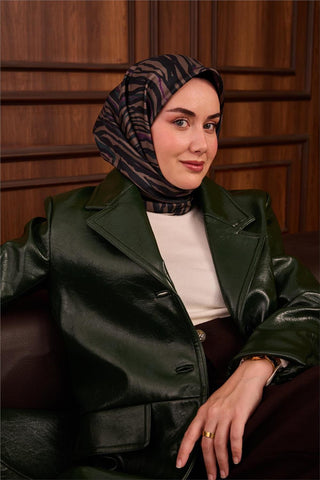 Twill İpek Eşarp Petrol Yeşili Erguvan Geometrik Desenli Tok Duruşlu 90X90