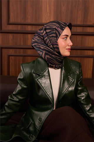 Twill İpek Eşarp Petrol Yeşili Erguvan Geometrik Desenli Tok Duruşlu 90X90