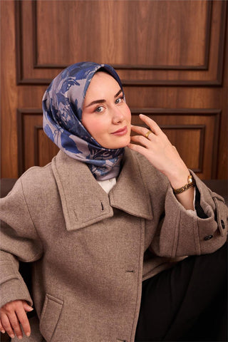 Twill İpek Eşarp Saks Gri Gece Mavi Çiçek Desenli Tok Duruşlu 90X90