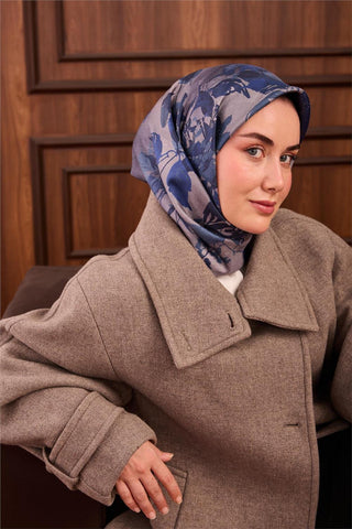 Twill İpek Eşarp Saks Gri Gece Mavi Çiçek Desenli Tok Duruşlu 90X90