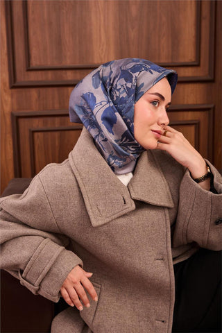 Twill İpek Eşarp Saks Gri Gece Mavi Çiçek Desenli Tok Duruşlu 90X90