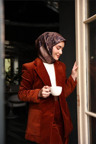 Twill İpek Eşarp Vizon-Mor Çiçek Desenli Tok Duruşlu Kaymaz 90X90