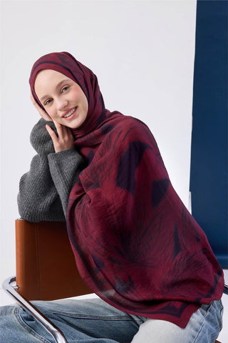 Viskon Mayda Şal Vişne Zeminli Siyah Detaylı Desenli Yumuşak Dokulu Dökümlü
                190X70