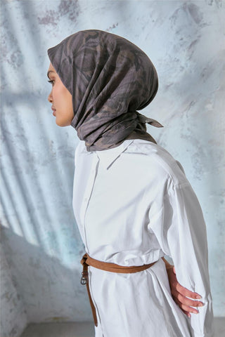 Viskon Velora Eşarp Zeytin Gri-Sazlık Yeşili Desenli Tok Duruşlu Kaymaz Dokulu
                90X90