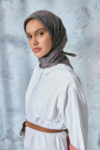 Viskon Velora Eşarp Zeytin Gri-Sazlık Yeşili Desenli Tok Duruşlu Kaymaz Dokulu
                90X90
